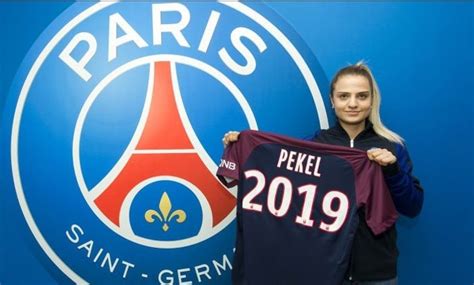 K­a­d­ı­n­ ­f­u­t­b­o­l­c­u­ ­M­e­l­i­k­e­ ­P­S­G­­y­e­ ­t­r­a­n­s­f­e­r­ ­o­l­d­u­